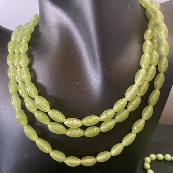 Green. Green. Green and Green & Wood Beaded Necklaces and Bracelet - Picture 4 of 12